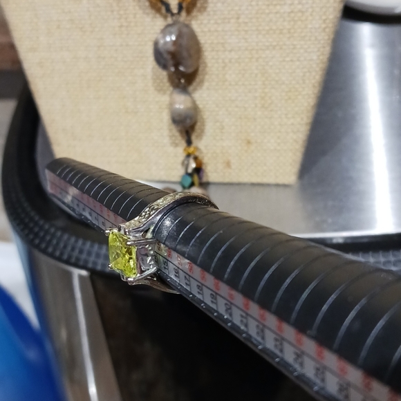 Lia Sophia Appletini Lime Green Gemstone Peridot Silver Tone Ring. Size 7 - Picture 9 of 9